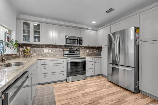 Property Slideshow image 2 of 26 | 3852 greenridge, Schertz, TX, 78108