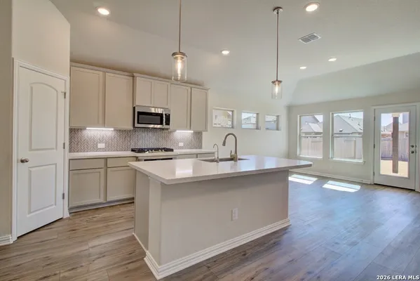 Property Slideshow image 2 of 10 | 747 navarro st, Newbraunfe, TX, 78132
