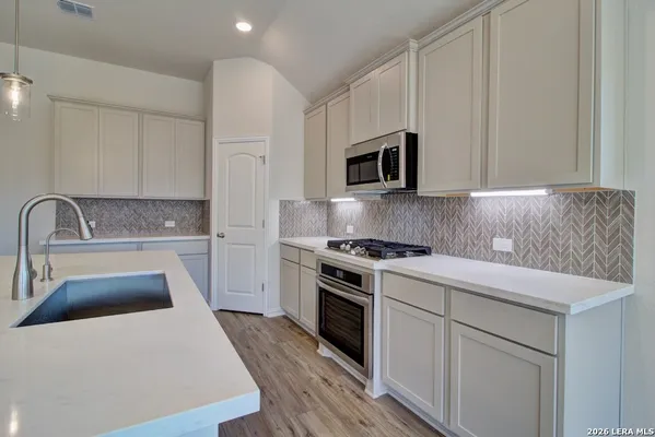 Property Slideshow image 3 of 10 | 747 navarro st, Newbraunfe, TX, 78132