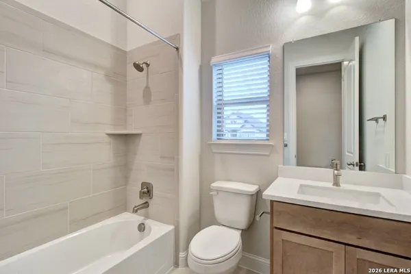 Property Slideshow image 2 of 10 | 735 navarro st, Newbraunfe, TX, 78132