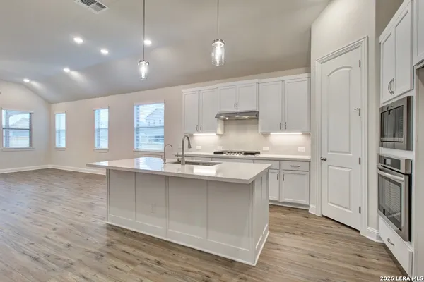 Property Slideshow image 2 of 25 | 735 navarro st, New Braunfels, TX, 78132