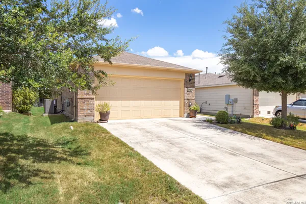 Property Slideshow image 3 of 35 | 12907 pronghorn oak, San Antonio, TX, 78253