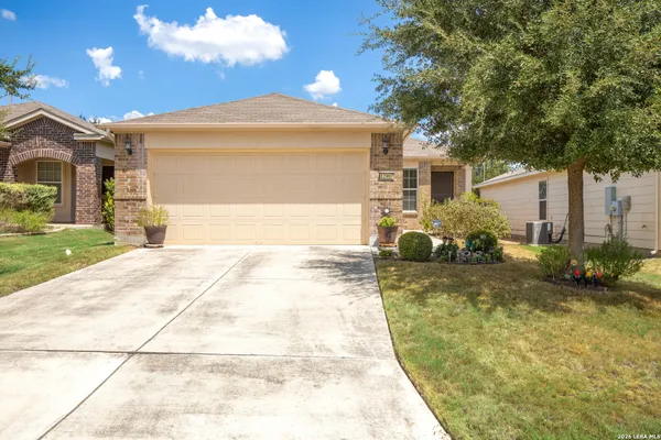 Property Slideshow image 2 of 35 | 12907 pronghorn oak, San Antonio, TX, 78253