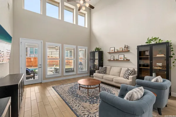 Property Slideshow image 3 of 10 | 1873 luna st, Newbraunfe, TX, 78132