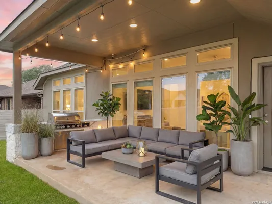 Property Slideshow image 2 of 40 | 1186 yaupon loop, New Braunfels, TX, 78132