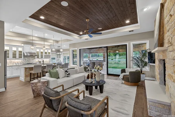 Property Slideshow image 3 of 40 | 209 mayapple, Horseshoe Bay, TX, 78657