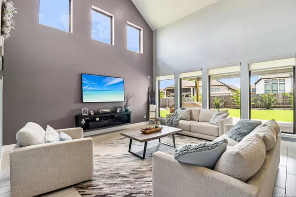 Property Slideshow image 3 of 24 | 1907 peres st, New Braunfels, TX, 78132