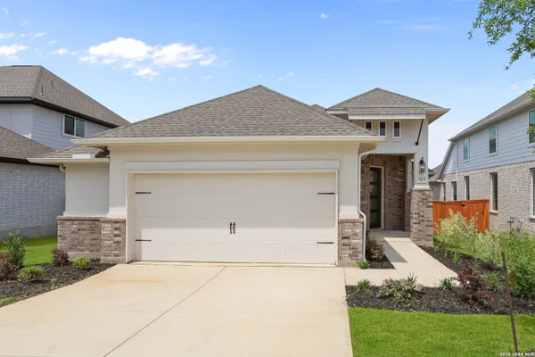 Property Slideshow image 3 of 36 | 1864 bighorn trl, New Braunfels, TX, 78132
