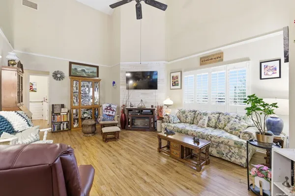 Property Slideshow image 3 of 25 | 3817 hunters gln, Schertz, TX, 78108