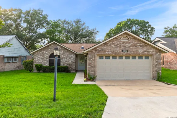 Property Slideshow image 2 of 37 | 3632 fox run, Schertz, TX, 78108