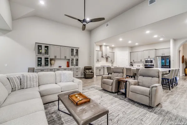 Property Slideshow image 3 of 10 | 28331 charlotte cv, Sanantonio, TX, 78260