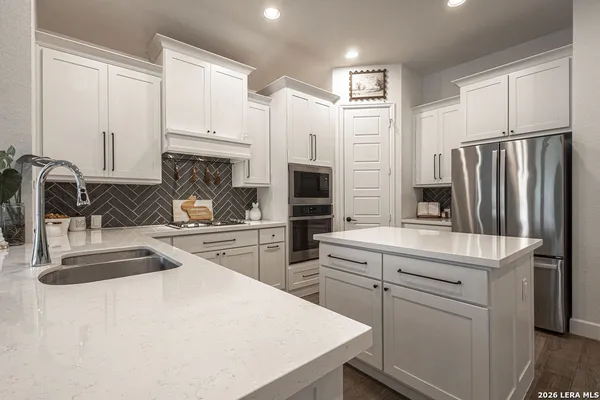 Property Slideshow image 3 of 10 | 1855 cowbird ave, Newbraunfe, TX, 78132