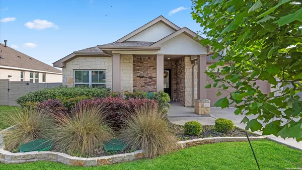 Property Slideshow image 3 of 37 | 557 tobacco pass, New Braunfels, TX, 78132