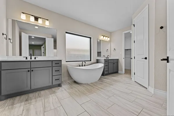 Property Slideshow image 2 of 10 | 1907 peres st, Newbraunfe, TX, 78132