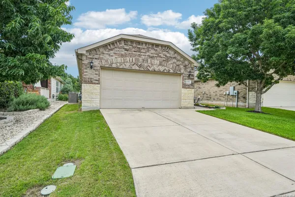 Property Slideshow image 2 of 28 | 13063 cache crk, San Antonio, TX, 78253