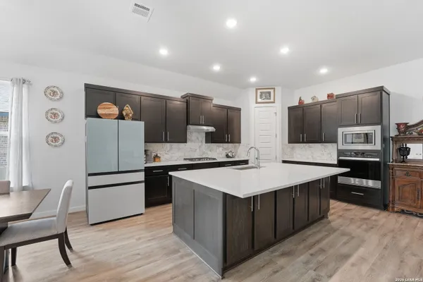 Property Slideshow image 3 of 10 | 475 orchard way, Newbraunfe, TX, 78132
