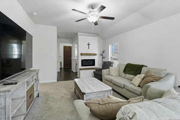 Property Slideshow image 3 of 10 | 633 jaboncillo, Newbraunfe, TX, 78132
