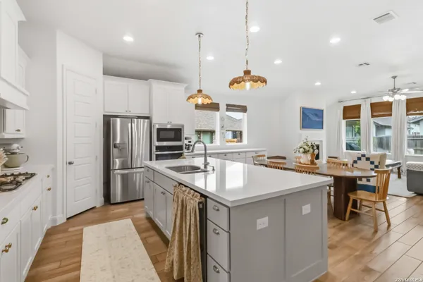 Property Slideshow image 3 of 10 | 612 vireos st, Newbraunfe, TX, 78132