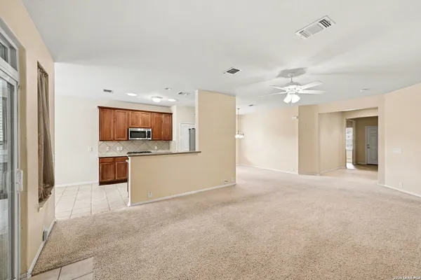 Property Slideshow image 3 of 10 | 4739 becker vine, Sanantonio, TX, 78253