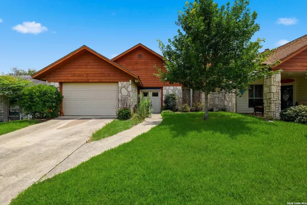 Property Slideshow image 2 of 51 | 3813 hunters gln, Schertz, TX, 78108