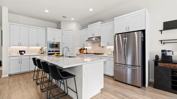 Property Slideshow image 3 of 10 | 365 vuelo, Newbraunfe, TX, 78132
