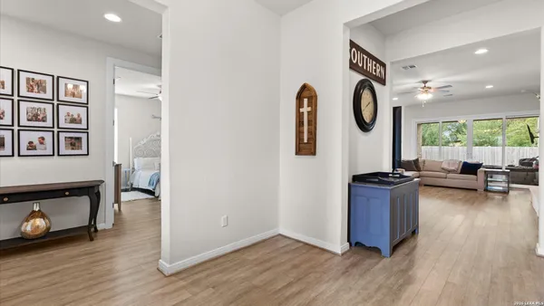 Property Slideshow image 3 of 36 | 365 vuelo, New Braunfels, TX, 78132