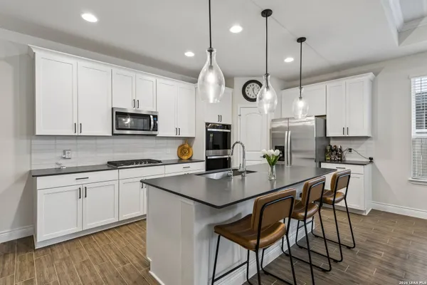 Property Slideshow image 3 of 10 | 2225 steerhead trl, Newbraunfe, TX, 78132