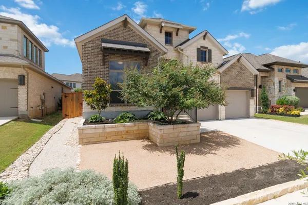 Property Slideshow image 2 of 33 | 425 juana way, New Braunfels, TX, 78132