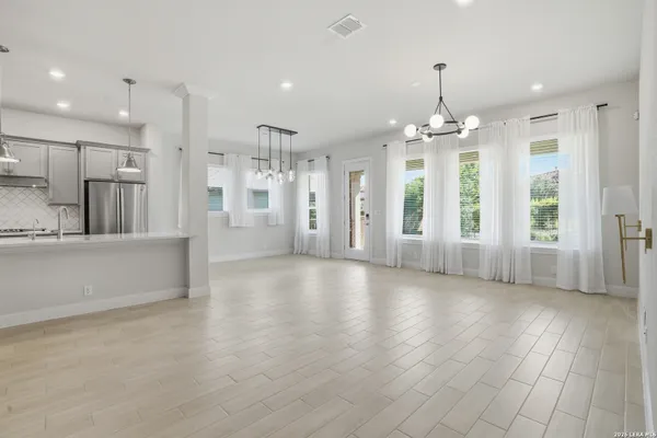 Property Slideshow image 3 of 10 | 22907 grande vis, Sanantonio, TX, 78261