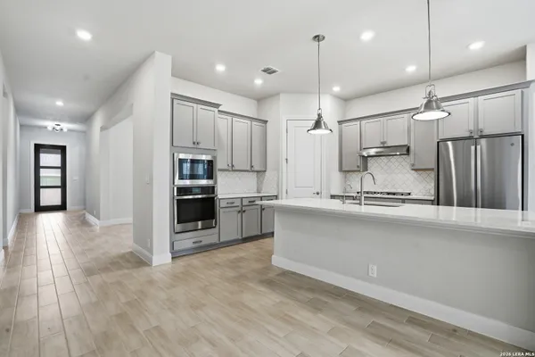 Property Slideshow image 2 of 10 | 22907 grande vis, Sanantonio, TX, 78261