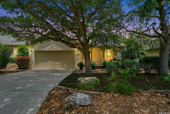 Property Slideshow image 3 of 39 | 12427 cascade hls, San Antonio, TX, 78253