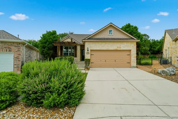 Property Slideshow image 3 of 38 | 12770 cascade hls, San Antonio, TX, 78253