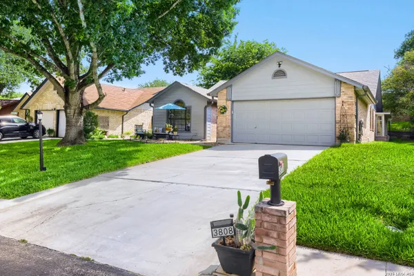 Property Slideshow image 3 of 24 | 3808 overlook dr, Schertz, TX, 78108