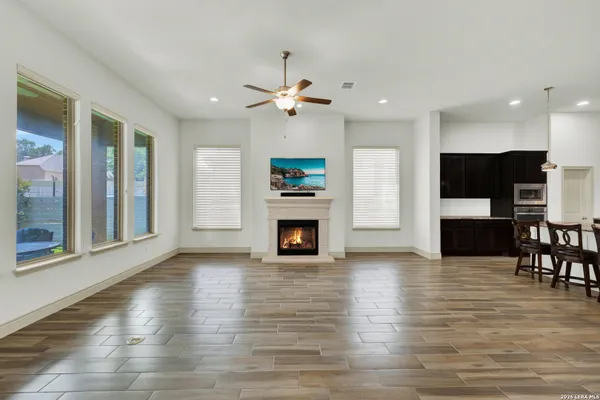 Property Slideshow image 3 of 10 | 615 coral berry, Newbraunfe, TX, 78132