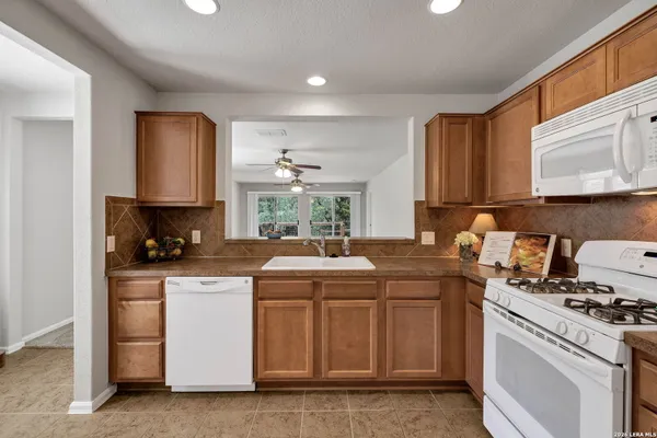 Property Slideshow image 3 of 10 | 12746 pronghorn oak, Sanantonio, TX, 78253