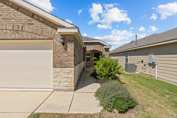 Property Slideshow image 3 of 24 | 4823 cropland way, San Antonio, TX, 78253