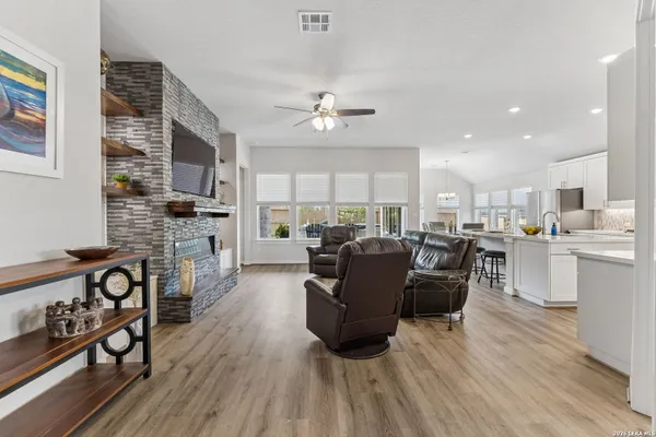 Property Slideshow image 3 of 10 | 2224 sur ave, Newbraunfe, TX, 78132