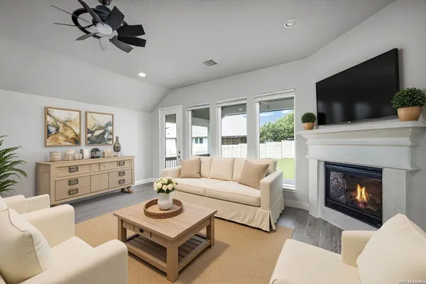 Property Slideshow image 3 of 10 | 480 tobacco pass, Newbraunfe, TX, 78132