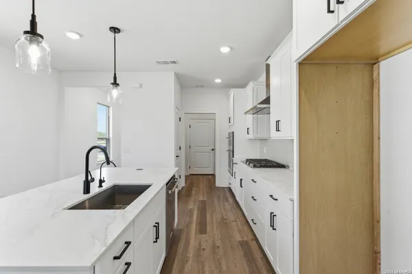 Property Slideshow image 3 of 10 | 2079 green ash ave, Newbraunfe, TX, 78132