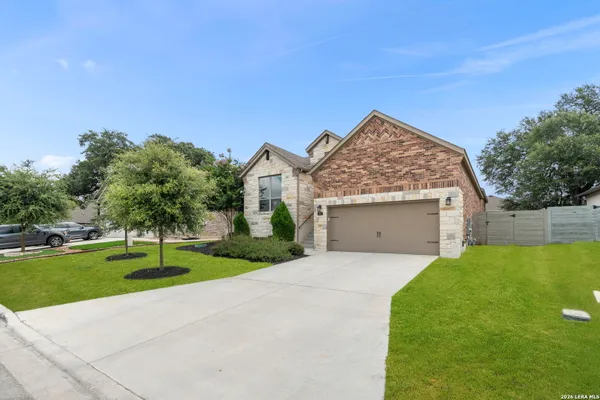 Property Slideshow image 2 of 43 | 1307 yaupon loop, New Braunfels, TX, 78132