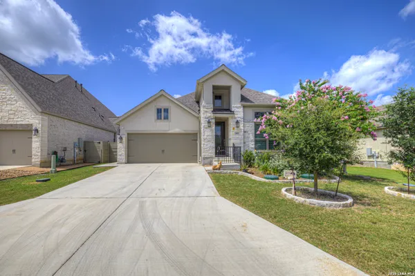 Property Slideshow image 2 of 45 | 415 bridle, New Braunfels, TX, 78132