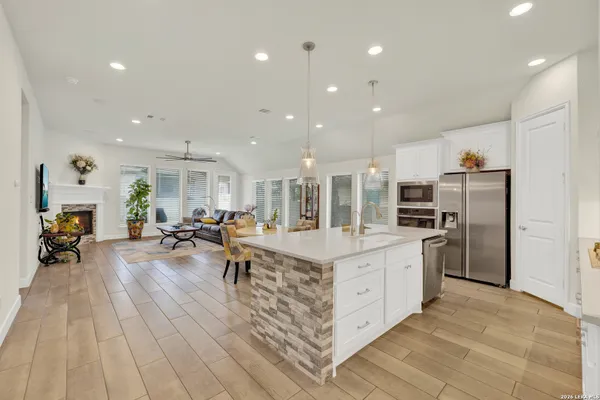 Property Slideshow image 2 of 10 | 415 bridle trl, Newbraunfe, TX, 78132