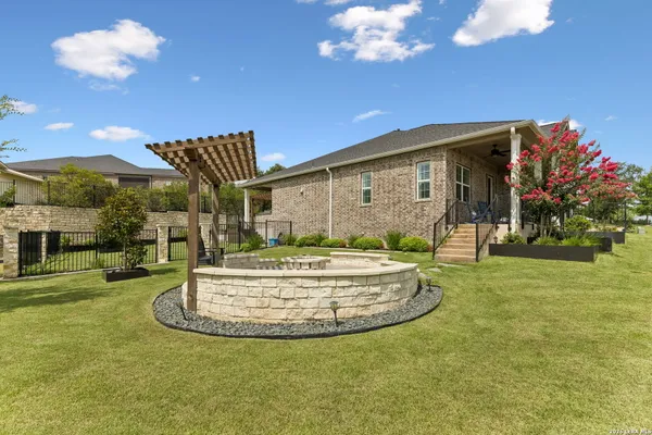 Property Slideshow image 2 of 10 | 117 dashing sycamore, San_marcos, TX, 78666