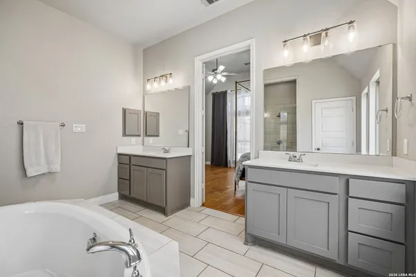 Property Slideshow image 3 of 10 | 526 orchard way, Newbraunfe, TX, 78132