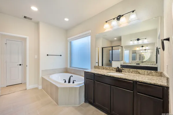 Property Slideshow image 2 of 10 | 657 vale ct, Newbraunfe, TX, 78132