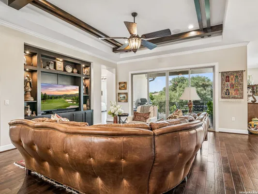 Property Slideshow image 2 of 10 | 125 sowing oak dr, San_marcos, TX, 78666