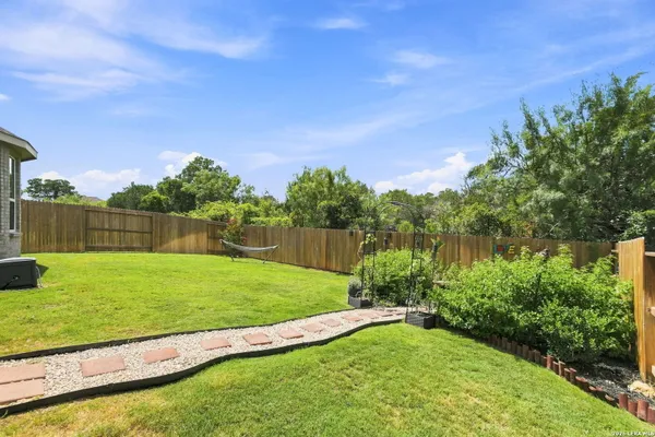 Property Slideshow image 2 of 10 | 2290 steerhead trl, Newbraunfe, TX, 78132