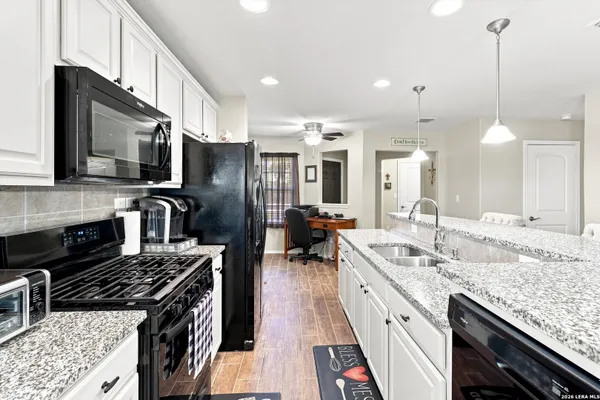 Property Slideshow image 2 of 10 | 3302 red fls, Sanantonio, TX, 78253
