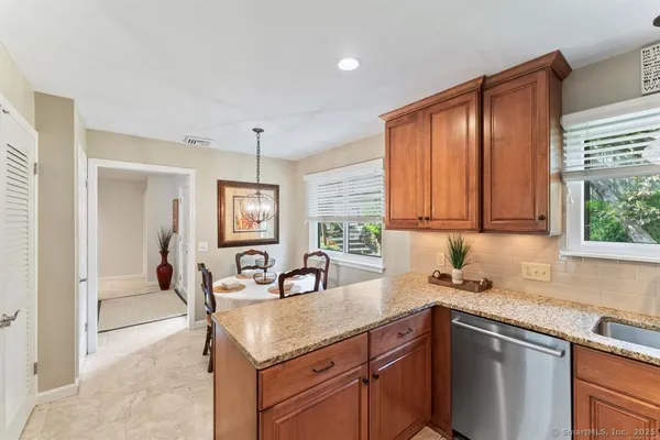 Property Slideshow image 3 of 15 | 139 heritage vlg b, Southbury, CT, 06488