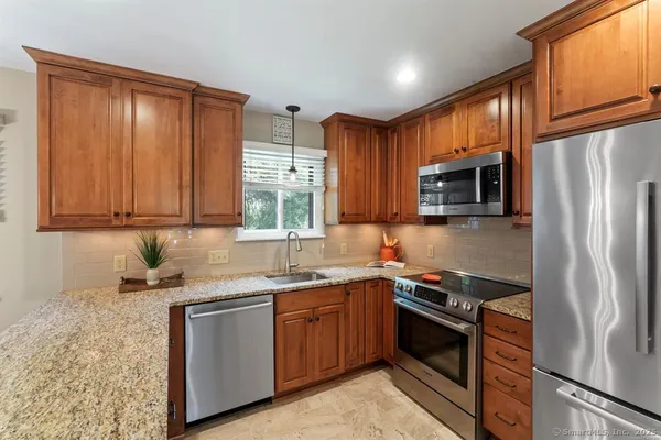 Property Slideshow image 2 of 15 | 139 heritage vlg b, Southbury, CT, 06488